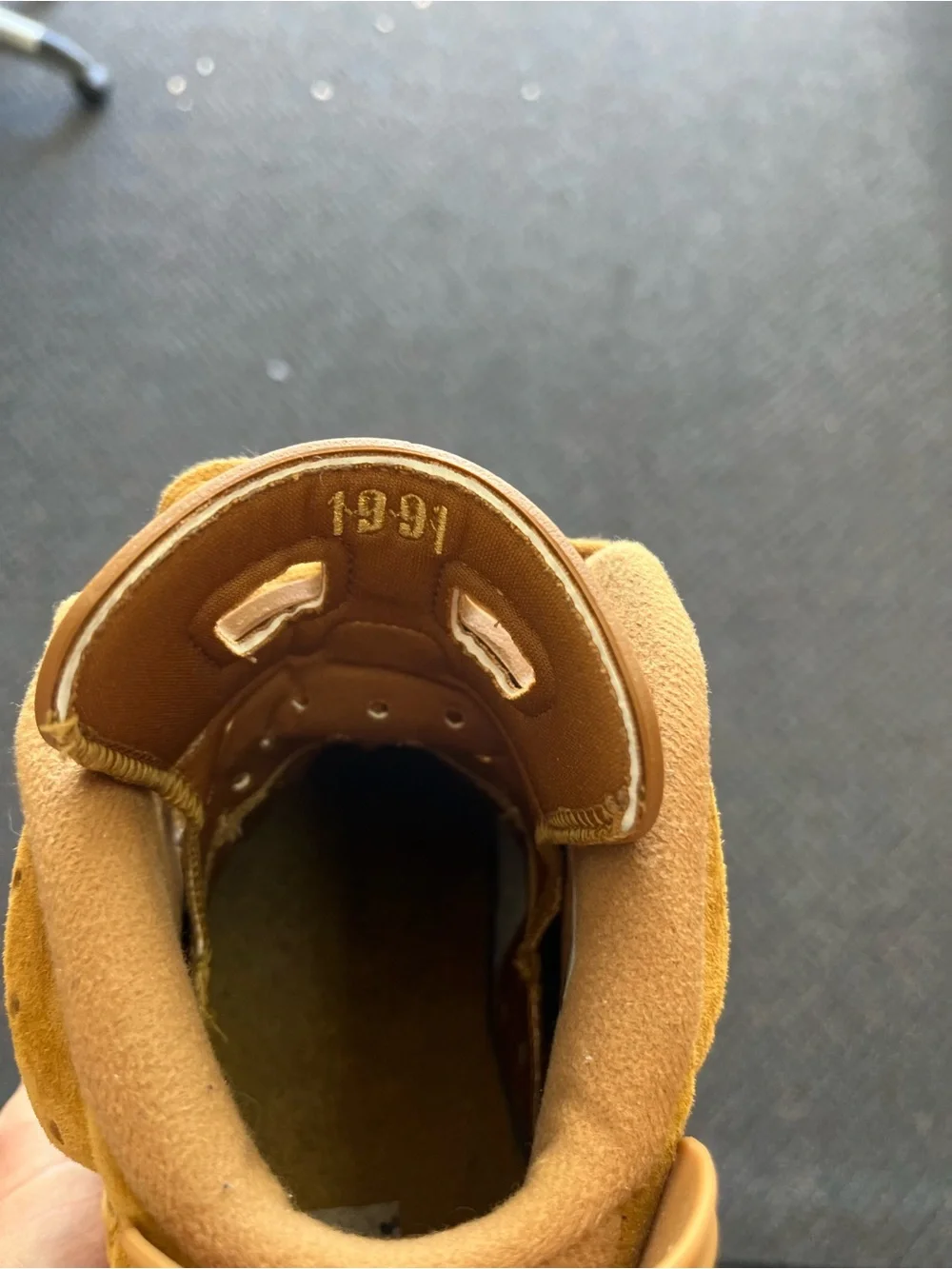 Jordan Air 6 Wheat   size 10 men